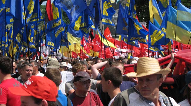 «Вставай, Украина!» вышла против Януковича