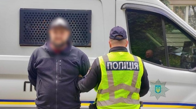 Викрав у співмешканки 300 тисяч гривень та на таксі поїхав до Одеси - оперативники поліції Києва за добу затримали крадія