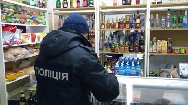 ​У Києві викрили магазин, де продавали сурогатний алкоголь