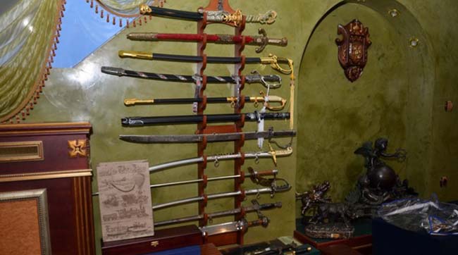 ​Прокуратура відмовилась обвинувачувати антиквара зброї, з колекції якого Пшонка поцупив експонати