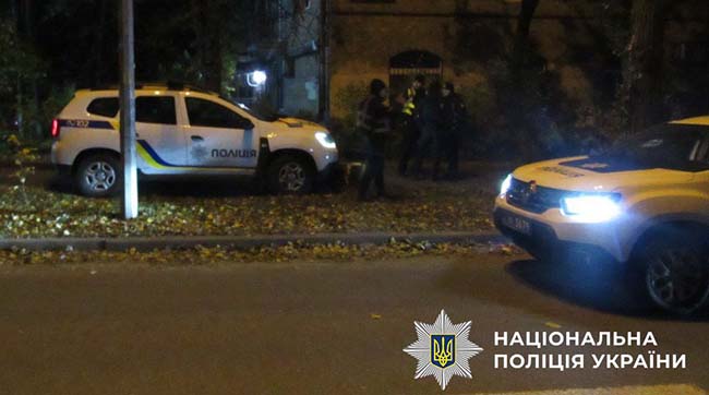 Поліцейські затримали двох фігурантів за розбійний напад на військовослужбовця, який перебуває у столиці на реабілітації