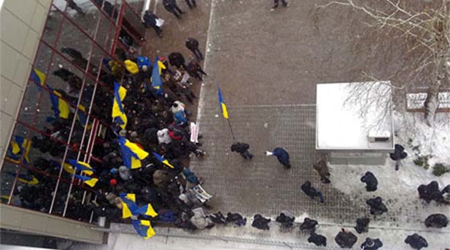 Ударівці вирушили звільняти Представництво ЄС в Україні від тітушек