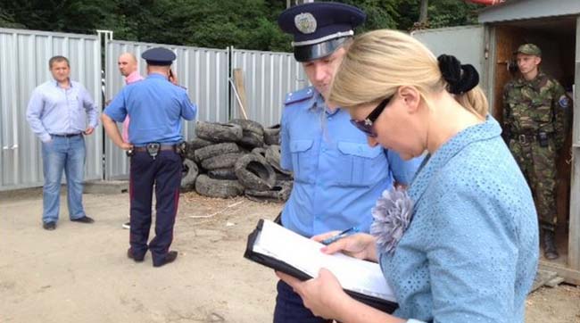 В Киеве зафиксировали незаконное строительство на Парковой аллее