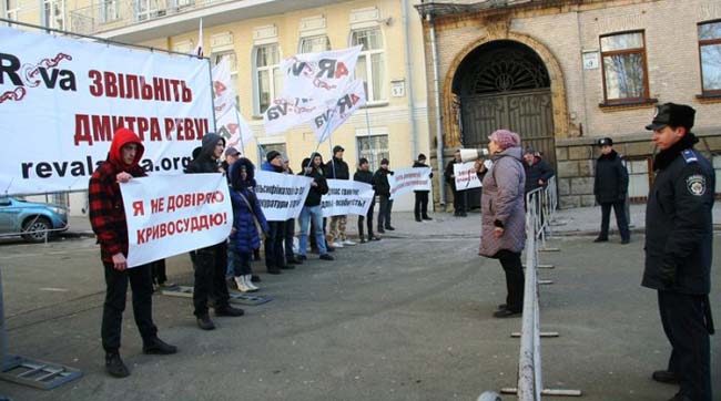 Біля адміністрації президента вимагали звільнення «дніпропетровського терориста»