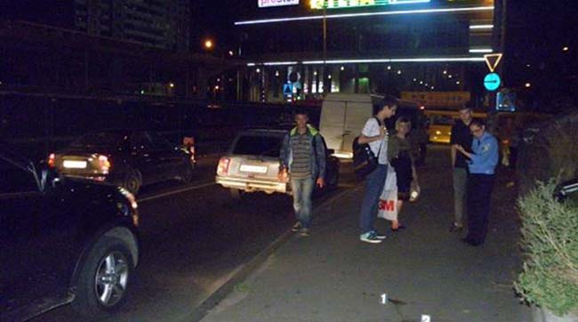 У Києві розшукують велосипедиста, який проломив голову водієві іномарки