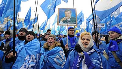 Київська влада примушує вчителів і лікарів вступати до Партії регіонів