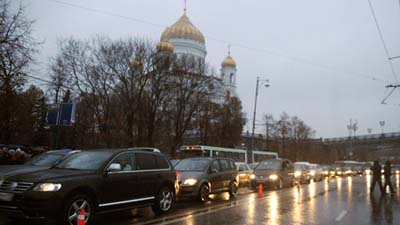 Патриарх Кирилл призвал священников к автомобильному самоограничению