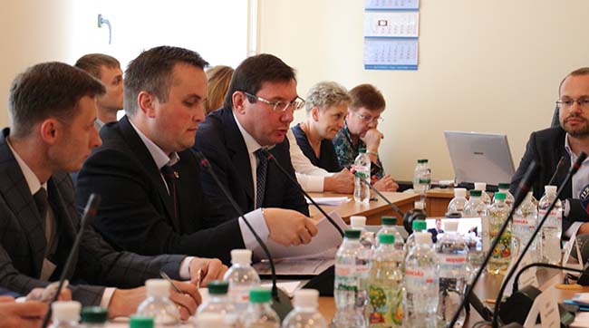 Юрій Луценко на засіданні Комітету ВРУ представив подання на Олеся Довгого