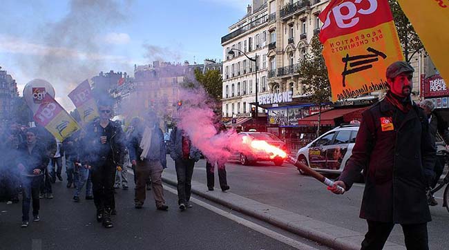 У Франції учасники антиурядової акції перекрили дороги