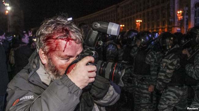 Росія вимагає розслідування нападів на журналістів у Києві