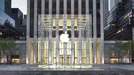 За сломанный нос о стеклянные двери Apple пострадавшая требует $1 млн