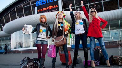 Активистки FEMEN вернулись в Украину. Пока не все