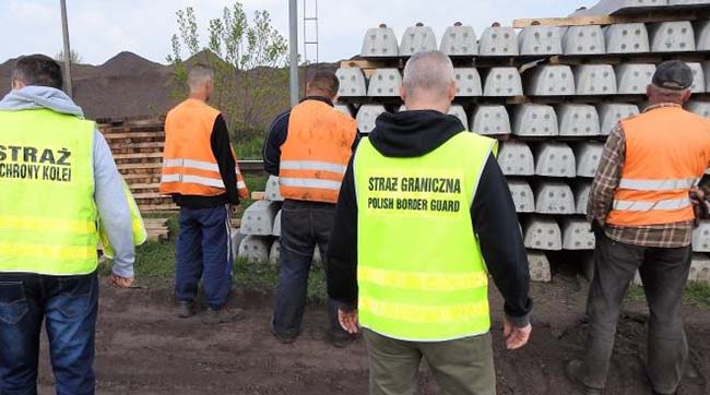 ​У Польщі затримали українців, яких нелегально найняла фірма для ремонту залізничної колії
