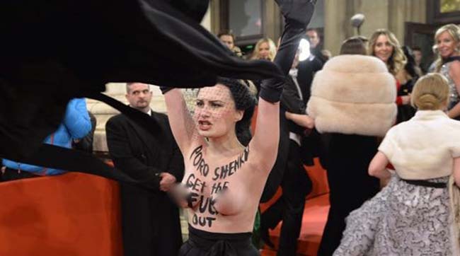 ​Венский бал Порошенко омрачила пиковая дама из FEMEN
