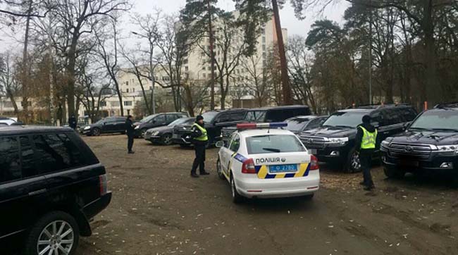 ​Київська поліція затримала у Пущі-Водиці 60 кримінальних авторитетів