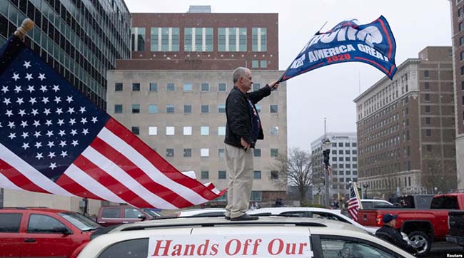 ​У США протестують проти карантину - сотні автомобілів та вантажівок виїхали на вулиці