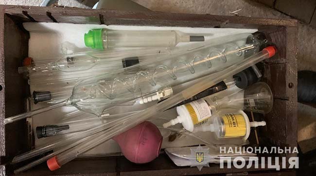 ​На Дніпропетровщині поліцейські припинили діяльність нарколабораторії з виготовлення метамфетаміну