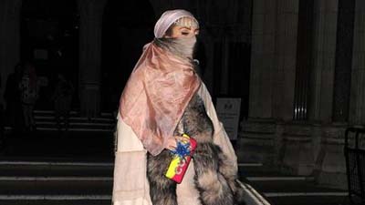 На Lady GaGa одновременно обозлились мусульмане и защитники животных