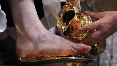 Папа Римский Франциск омыл ноги двенадцати малолетним заключенным