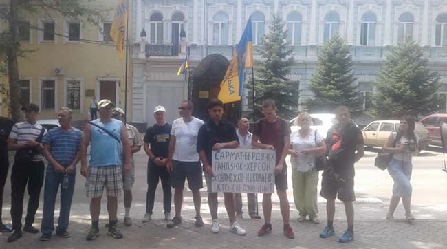 ​У Миколаєві активісти РНС вимагають притягнути до відповідальності поліцейських, причетних до побиття Руслана Жовтоножка.