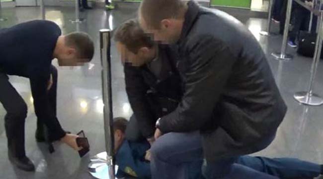 В аеропорту «Бориспіль» затримали митника на хабарі