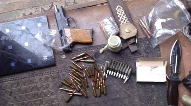 У Борисполі поліцейські вилучили зброю та наркотики