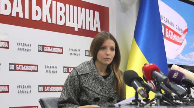 Евгения Тимошенко требует ответственности тюремщиков за избиение матери