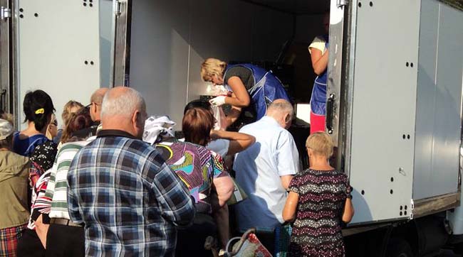 В Днепропетровске начался аттракцион предвыборной щедрости: Вилкул раздавал людям талоны на еду