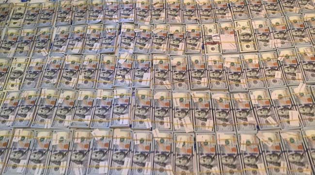 У Києві під час обшуків у пунктах нелегального обміну валют вилучено 3,7 млн доларів та 10 млн гривень