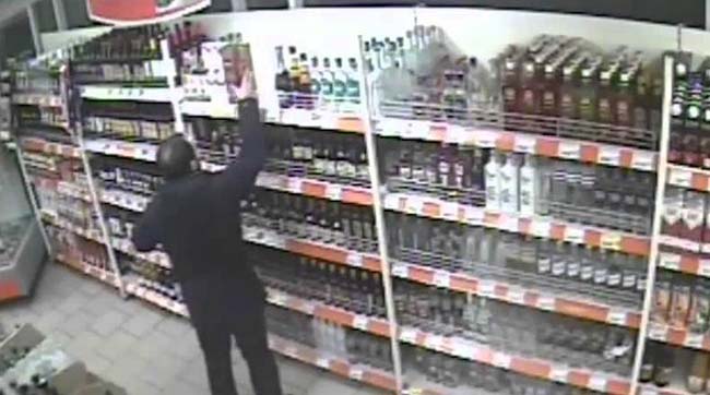 Поліція за «гарячими слідами» затримала грабіжника, який виніс з магазину пляшку горілки