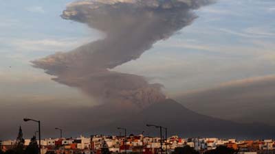 В Мексике столб вулканического пепла накрыл больше 30-ти населенных пунктов