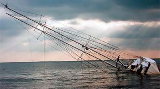 В море у Скадовска затонуло туристическое судно – есть жертвы
