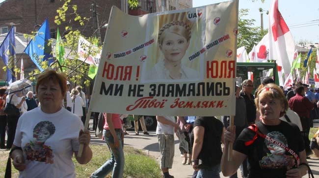 Хмельничанку, яка голодувала на підтримку Юлії Тимошенко, забрала «швидка»