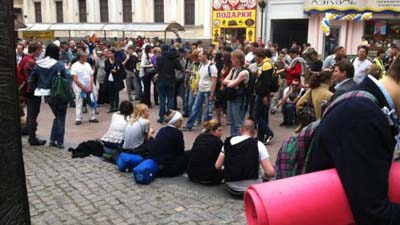 За минувшую ночь московскому ОМОНу не удалось разогнать лагерь «ОккупайАрбат»