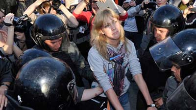 Задержанные в Москве оппозиционеры кочуют по участкам 