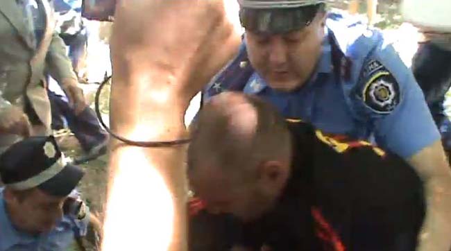 Двох свободівці посадили під домашній арешт за захист парку Перемоги у Броварах