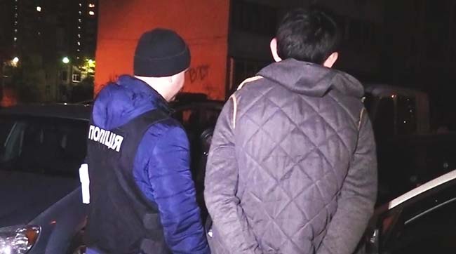 ​У Києві група квартирників протаранила десять автомобілів, утікаючи від поліцейських