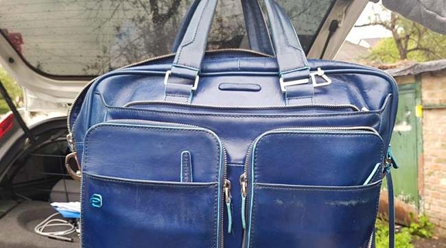 ​У Києві дует іноземців-крадіїв викрав з машини сумку з 300 євро, 12 тисячами гривень і планшетом