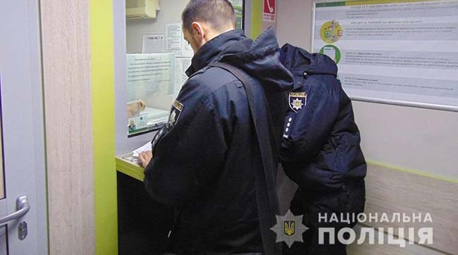 ​У Подільському районі оперативники затримали чоловіка, який обікрав ломбард