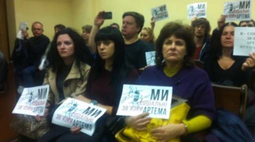 Журналісти блокували Апеляційний суд на знак протесту проти утримання Артема Фурманюка в слідчому ізолятрі