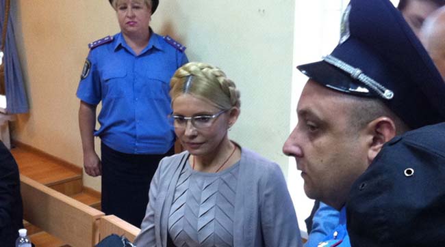 Юлія Тимошенко вимагає етапувати її на судове засідання
