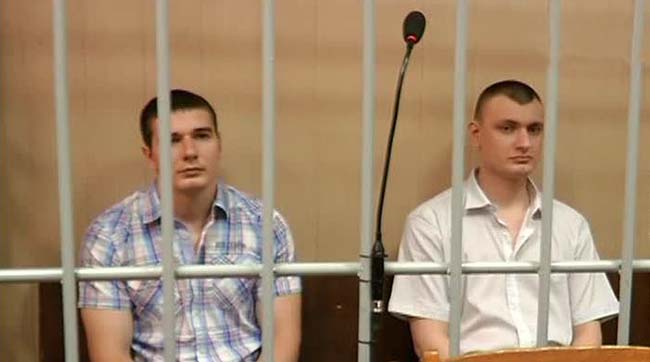 Экс-беркутовцам Зинченко и Аброськину, подозреваемым в расстрелах на Майдане, продлили арест