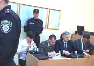 Прокурори Лілія Фролова (перша ліворуч) та Олександр Микитенко (перший праворуч). Фото tymoshenko.ua