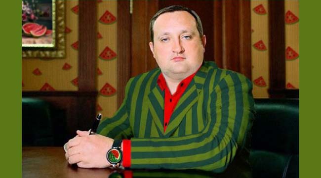 Печерский суд снял арест со счетов главного Арбуза януковича, дав таким образом добро на финансирование боевиков