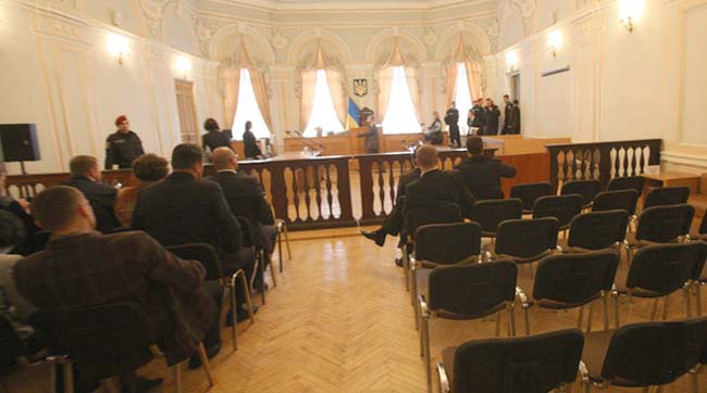Суд по справі ЄЕСУ перервався, суддя шукає ув’язнену Тимошенко