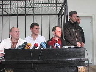 Суд закінчив допит підсудних у справі про демонтаж пам'ятника В.Леніну у Києві