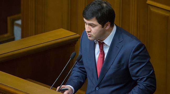 Суд обязал прокуратуру расследовать незаконные действия Насирова
