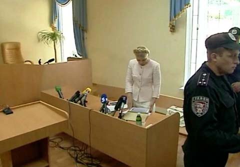 Захисник Тимошенко попросив суддю перенести судове засідання на 11 липня через стан здоров’я