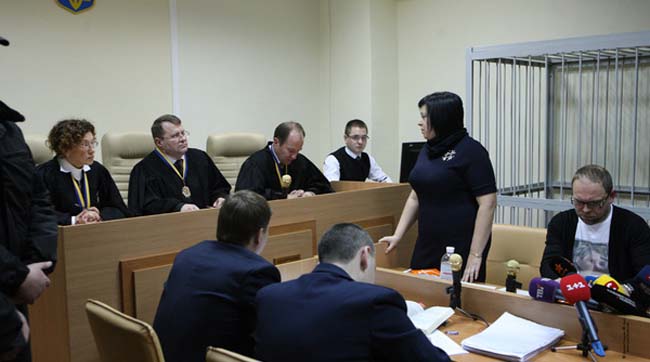 Суд обмежив право Сергія Власенка на захист