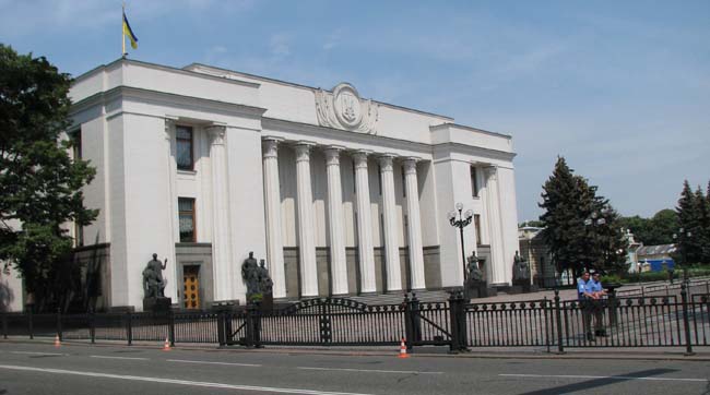 Суд зобов’язав Апарат Верховної Ради надати ОПОРІ копію штатного розпису